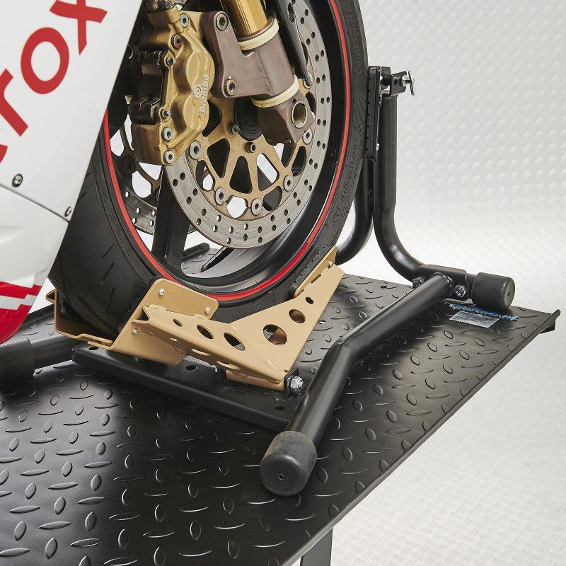 Bloque-roue moto inclinable sur table élévatrice hydraulique