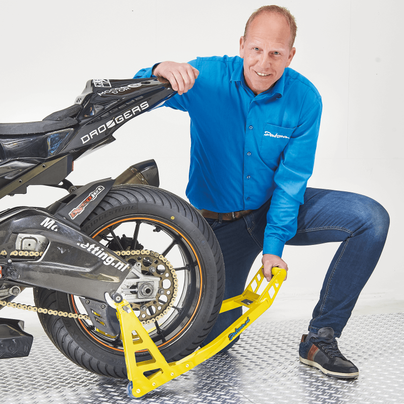 Rintje Rintsma présente la béquille moto GP roue arrière