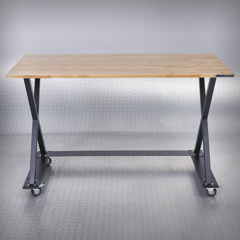 table de travail en bois à quatre ro.jpg