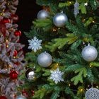 Kerstboom amsterdam met zilveren versiering