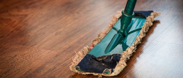 Warum die Reinigung von Holzböden mit Naturseife besser ist als mit normaler Seife!