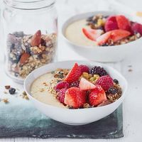 Yoghurt-fruitbowl met Granola
