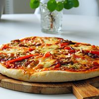 Vegetarische pizza met paprika