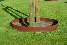 Cortenstaal Gietrand voor om Boom.png