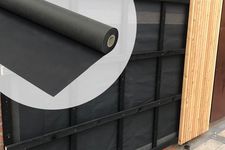 Gevelfolie zwart UV-werend en zelfklevend voor open gevelbekleding