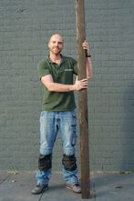 Holzstangen schwarz 9x9 cm fein gesägt Länge 300 cm