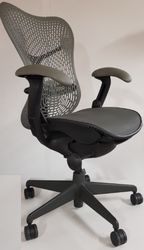 Bureaustoel Vitra Herman Miller Mirra 2 Grijs