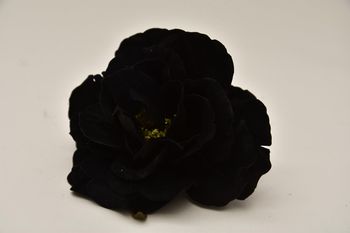 Velvet rose head with clip black