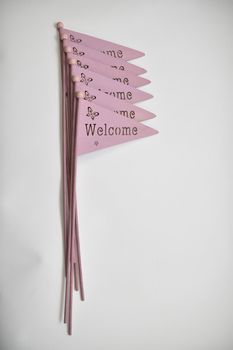 Pak a 6 wooden welcome flags pink 15x40cm