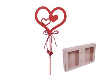 w/b. 18 wooden hearts/stick red 8x7 cm