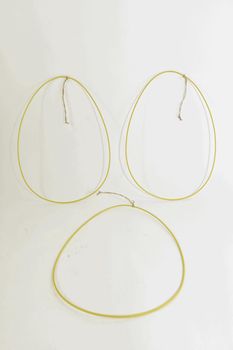 Metalen Ei hanger 35cm geel pak a 3 stuks