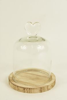 BELL GLASS HEART D10X13,5H ON WOODEN BASE NATURAL