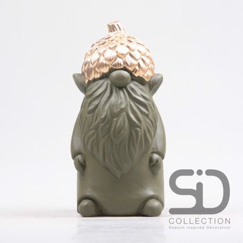 GNOME MET EIKEL CEMENT 12X11.5X23.5 CM OLIJFGROEN