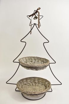 Metalen kerstboom etagere met rietplateau's 45x28x63cm antiek