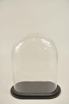 Pokal oval L Klarglas 24x12.5x30cm schwarzes Holztablett