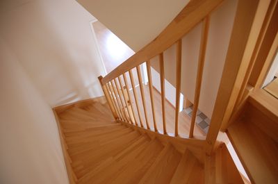 Wat zijn de voor- en nadelen van een bouwpakket trap van hout?