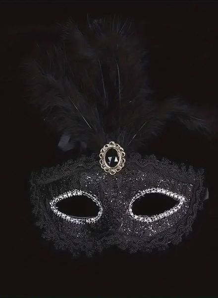 60.243-Cape-specialist-masker-met-veer-zwart.JPG