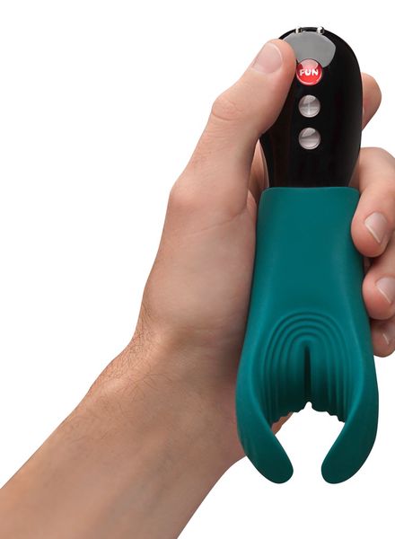 Fun-Factory-Manta-Vibro-Masturbator-Petrol-hand.jpg