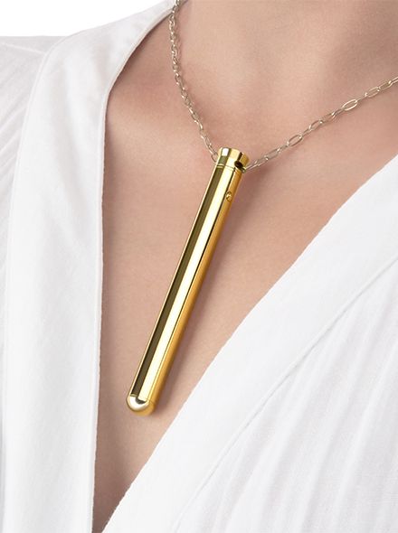 Le Wand Necklace Vibe Ketting Goud op model