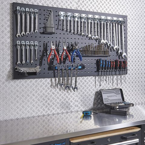 Rangement des outils : pose d'un panneau d'atelier