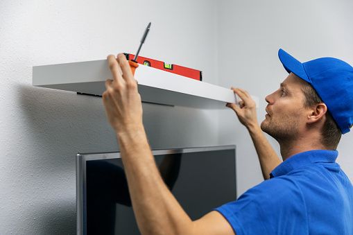 Hoe bevestig ik een plank aan een holle muur?