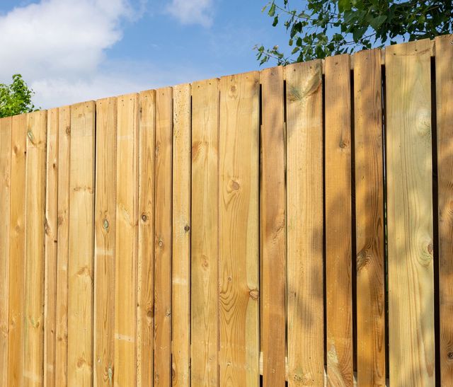 Gartenholz beizen - Wie Sie Ihren Garten auf die Freiluftsaison vorbereiten