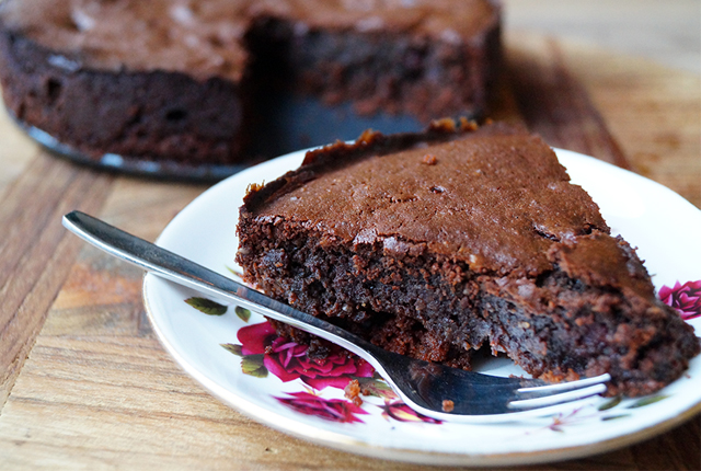 Chocolade tulband cake met kersenvlaai | Kookmutsjes