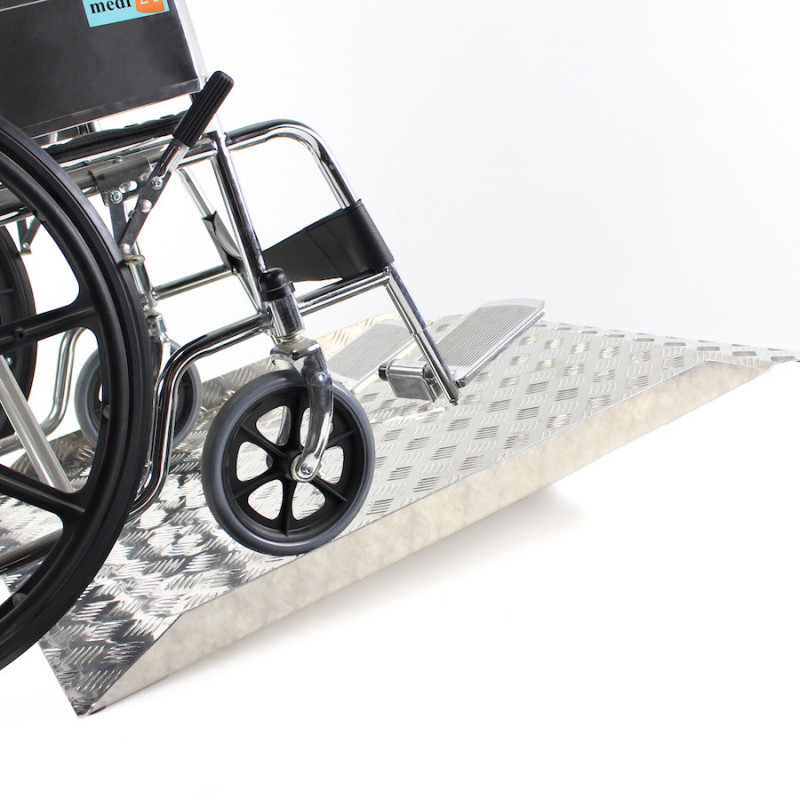 Rampes de bordure en caoutchouc portatives 2 pièces pour rampe de seuil de  fauteuil roulant de moto Scooter de voiture 49x26x10cm - Cdiscount Auto