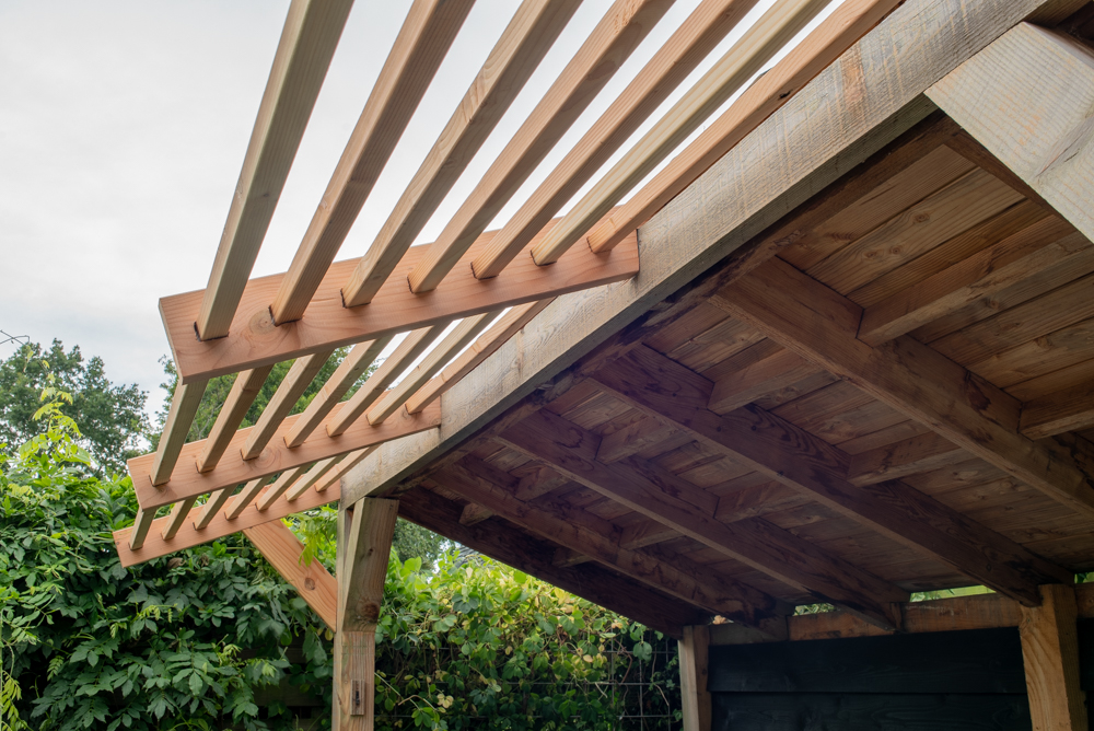 Macadam huiswerk maken abstract Doorschijnend louvre dak van voorluifel houten kapschuur