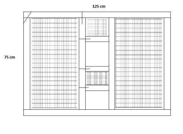 Afneembare houten frame met volière gaas. Zonder de houten deurtjes zodat u weet waar nog volière gaas gespannen moet worden.