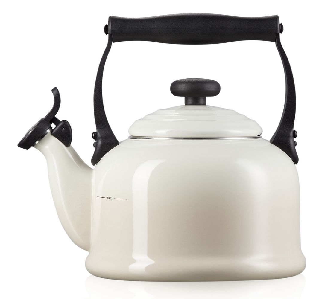Creuset Whistling Kettle Tradition Meringue 2.1 L Buy now at Cookinglife