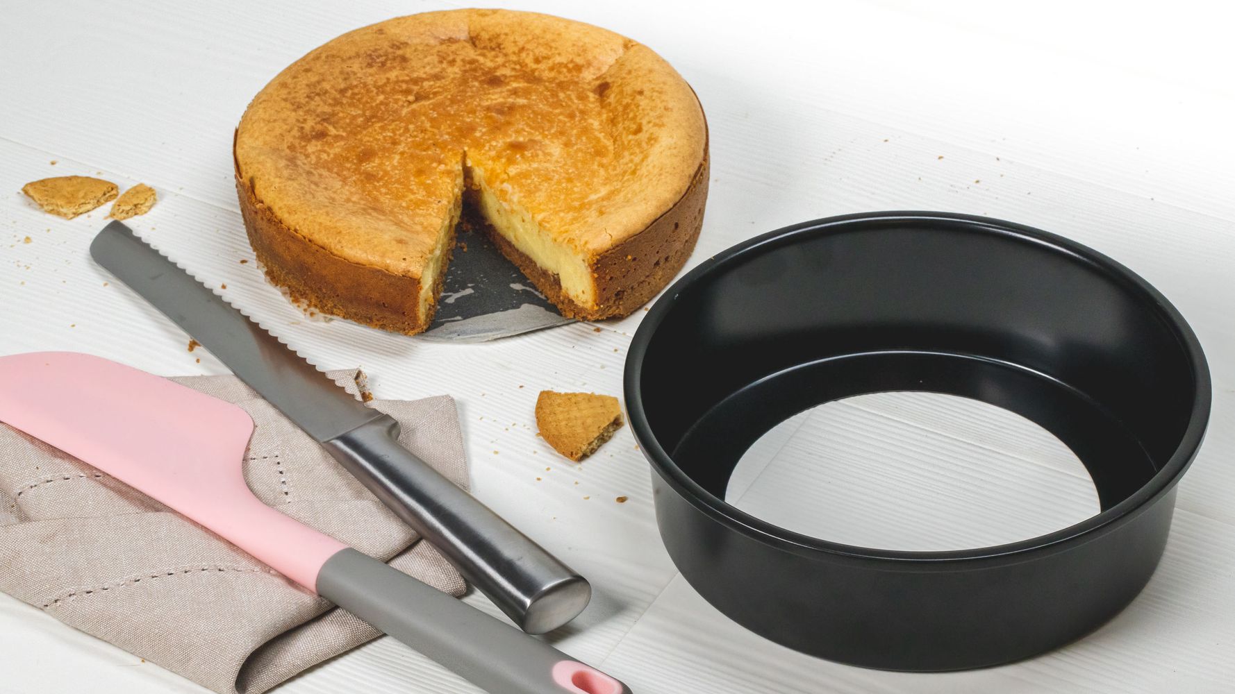 Buy Sareva Cake Tin Black with Loose Base? Cookinglife