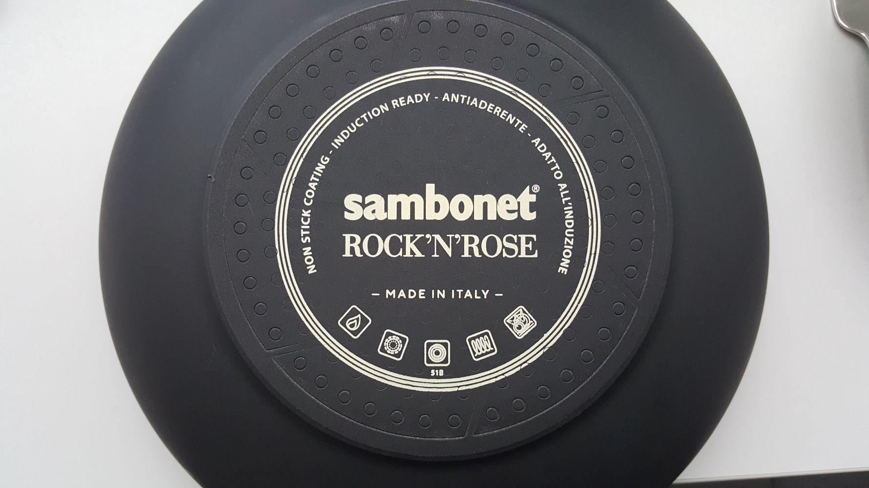Padella Sambonet Rock 'n' Rose Nero Ø 24 cm ? Disponibile su Cookinglife