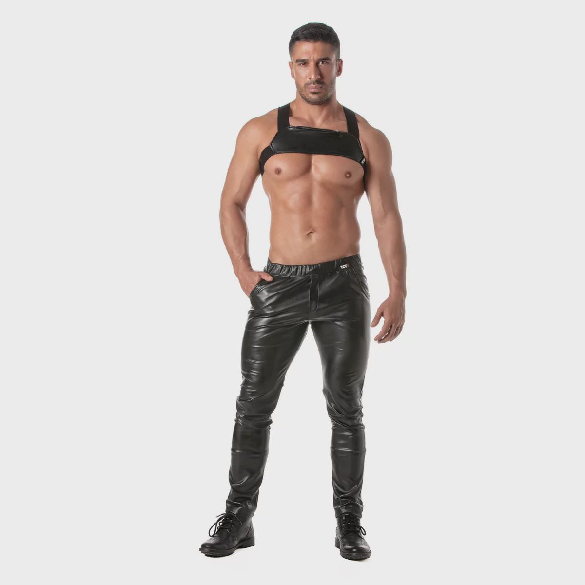 Tof-kinky-wallet-harness-model.jpg