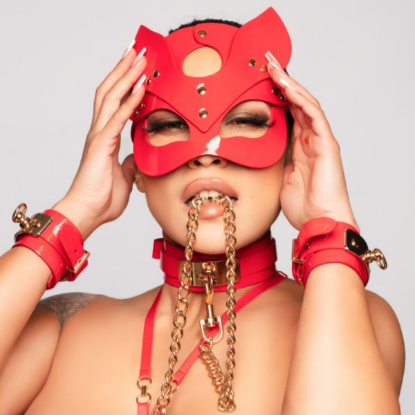 kinky-diva-cat-mask-deluxe-rood-Lak-ketting-1.jpg