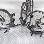 fietsen neerzetten in fietsstandaard