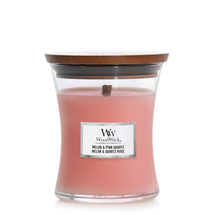 Bougie parfumée WoodWick Melon &amp; Quartz Rose - Moyenne - 11 cm / ø 10 cm