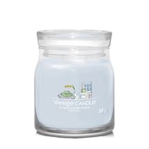 Yankee Candle Geurkaars Medium - met 2 lonten - A Calm &amp; Quiet Place - 11 cm / ø 9 cm