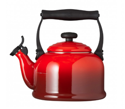 Le Creuset Whistling Kettle Tradition Cerise 2.1 Liter