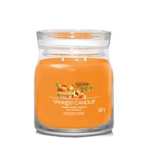 Yankee Candle Geurkaars Medium - met 2 lonten - Farm Fresh Peach - 11 cm / ø 9 cm
