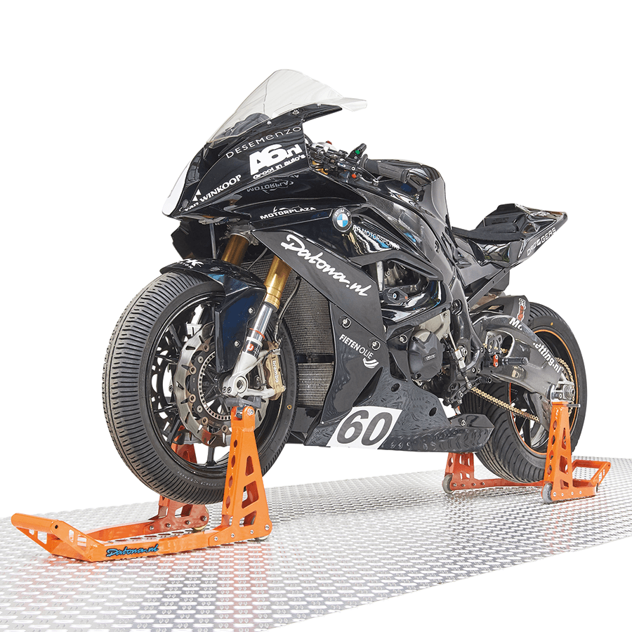 MotoGP steun voor motorfiets KTM oranje