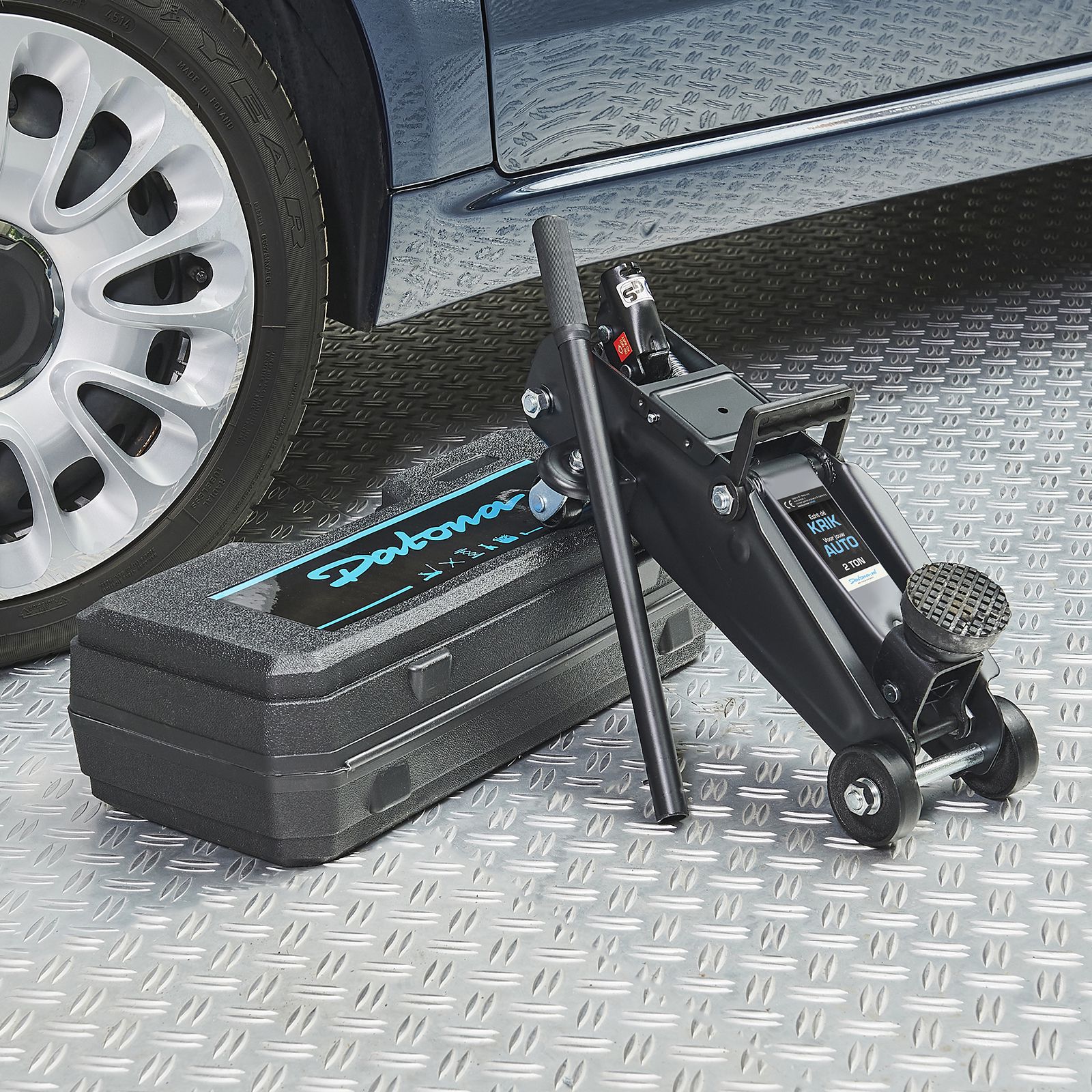datona-krik-2-ton-met-koffer-bij-auto-53202-DSC7816