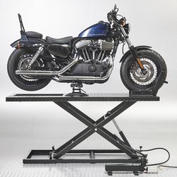 Harley Davidson op heftafel met minilift