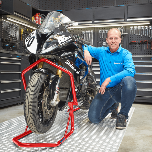 Voorwiel en achterwiel paddockstand