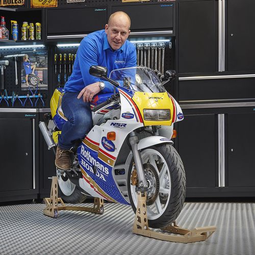 Motorlift in het goud