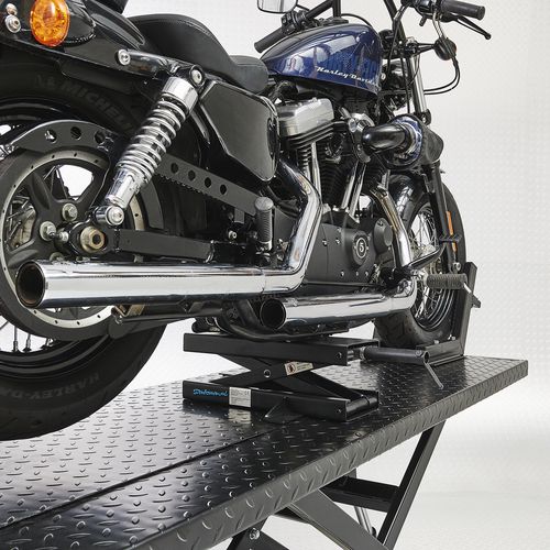 Zware motor op heftafel met minilift