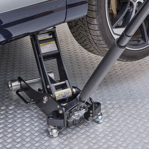 Zeer sterke krik onder de auto
