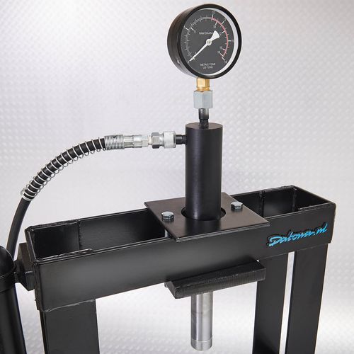 Manometer op de 10 tons werkplaatspers