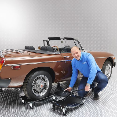 Auto met automovers en krik