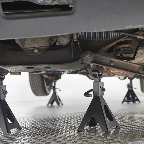 steunen onder auto 